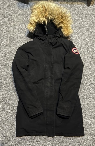 Authentic canada goose - canada,